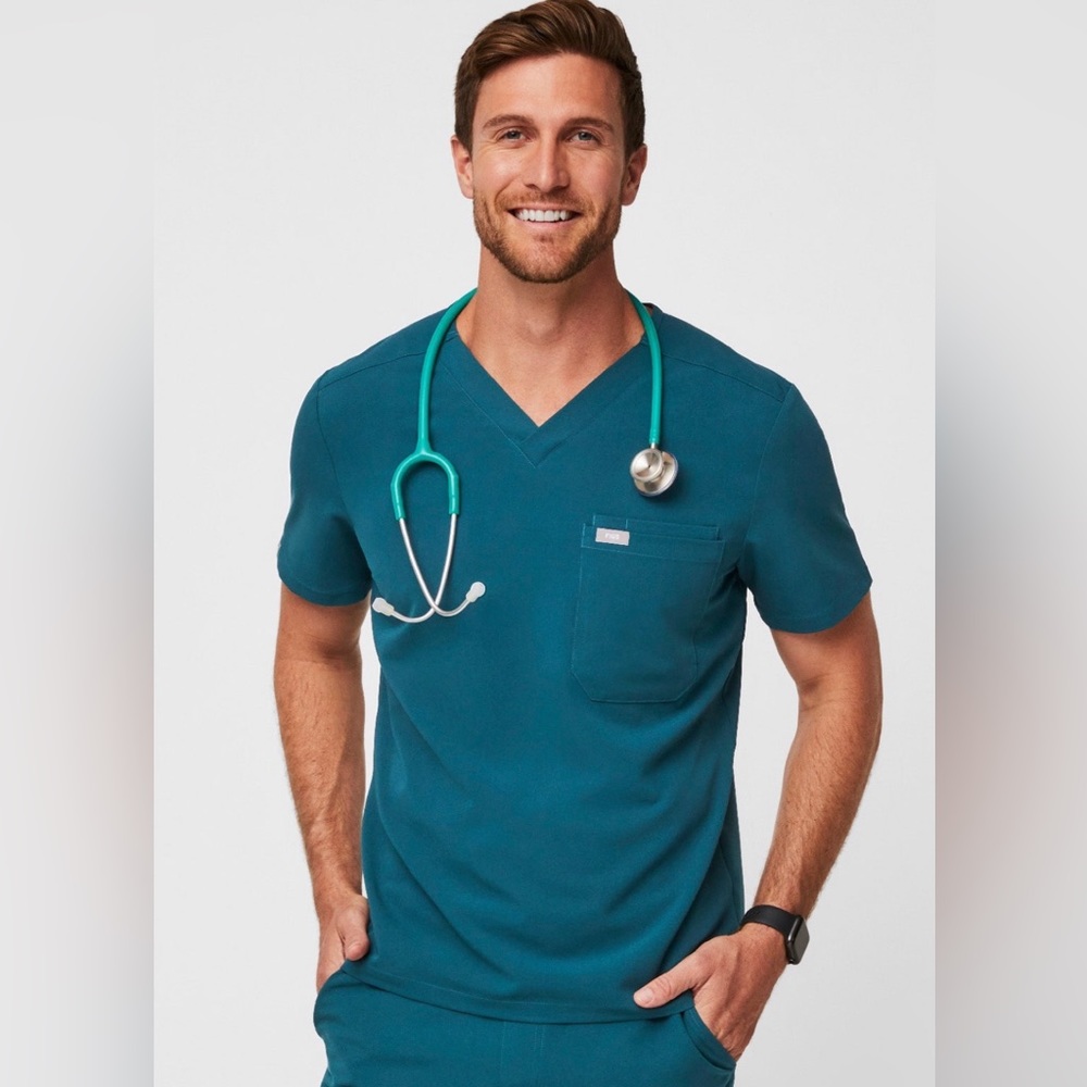 Figs scrub top